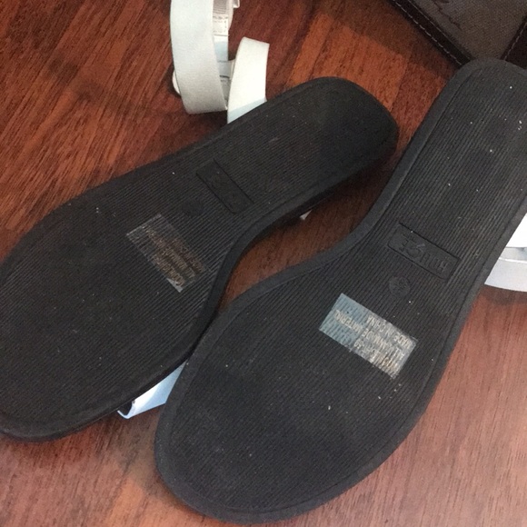 Black and white sandals - Picture 6 of 6